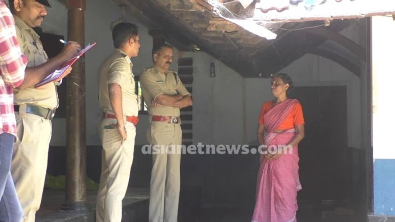 വീട്ടുപകരണങ്ങൾ വിൽക്കാനെത്തി, വീട്ടമ്മയുടെ മുഖത്ത് ദ്രാവകമൊഴിച്ച് ബോധം കെടുത്തി കവർച്ച വീട്ടുപകരണങ്ങൾ വിൽക്കാനെത്തി, വീട്ടമ്മയുടെ മുഖത്ത് ദ്രാവകമൊഴിച്ച് ബോധം കെടുത്തി കവർച്ച