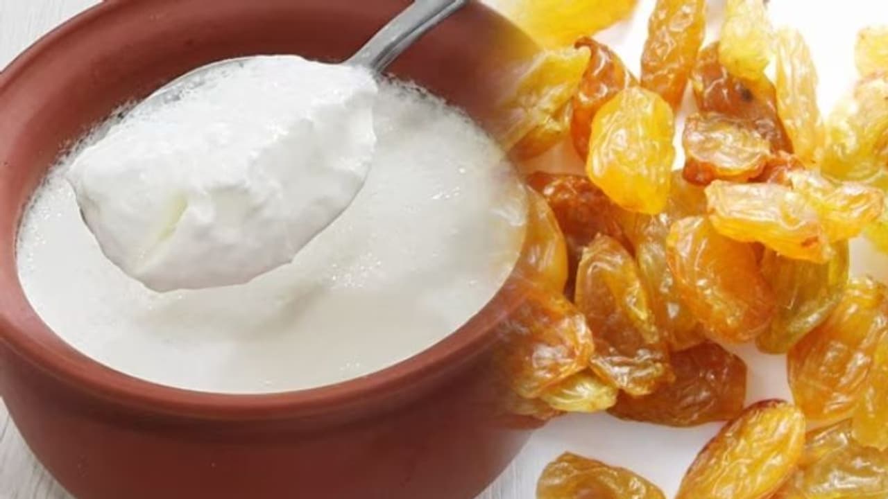 തൈരിൽ ഉണക്കമുന്തിരി ചേർത്ത് കഴിക്കൂ; അറിയാം ഈ അത്ഭുതഗുണങ്ങള്‍... 