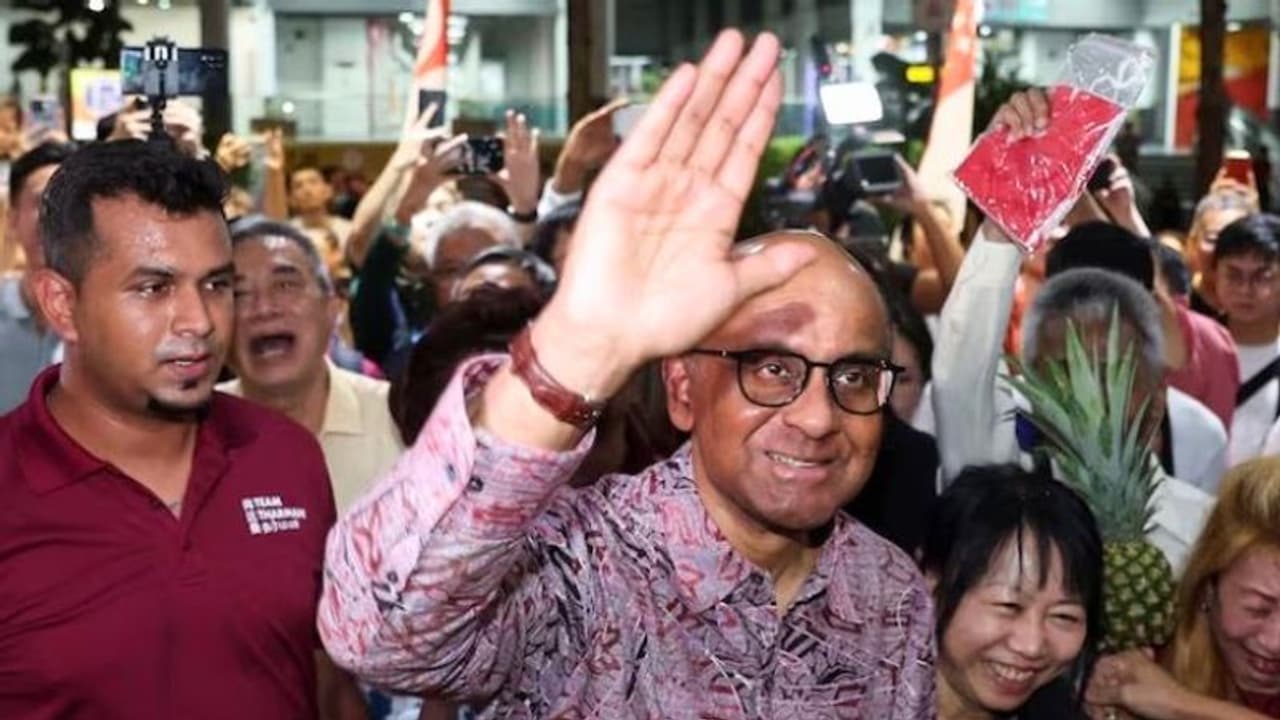 சிங்கப்பூர் அதிபர் ஆனார் தமிழக வம்சாவளியைச் சேர்ந்த தர்மன் சண்முகரத்னம்.. மாபெரும் வெற்றி !! சிங்கப்பூர் அதிபர் ஆனார் தமிழக வம்சாவளியைச் சேர்ந்த தர்மன் சண்முகரத்னம்.. மாபெரும் வெற்றி !!