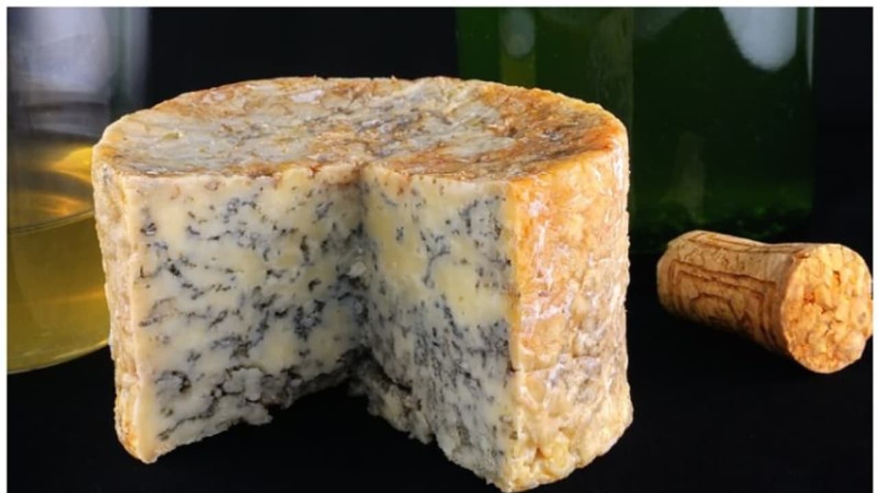 ലേലത്തില്‍ വിറ്റ 2.17 കിലോ സ്പാനിഷ് ചീസിന് ലഭിച്ചത് 27 ലക്ഷം രൂപ; ലോക റിക്കോര്‍ഡ് !