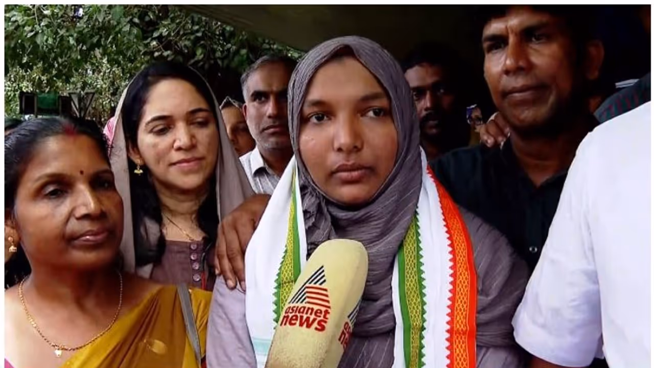 വയറ്റിൽ കത്രിക കുടുങ്ങിയ സംഭവം; 104 ദിവസത്തിന് പിന്നാലെ സമരം അവസാനിപ്പിച്ച് ഹർഷിന വയറ്റിൽ കത്രിക കുടുങ്ങിയ സംഭവം; 104 ദിവസത്തിന് പിന്നാലെ സമരം അവസാനിപ്പിച്ച് ഹർഷിന