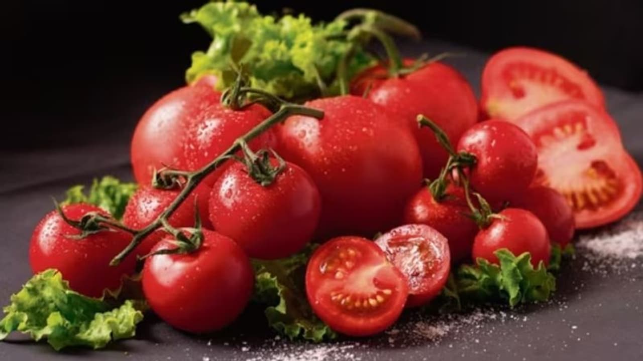 നൂറ് ഗ്രാം തക്കാളിയില്‍ എന്തൊക്കെയുണ്ടെന്ന് അറിയാമോ?