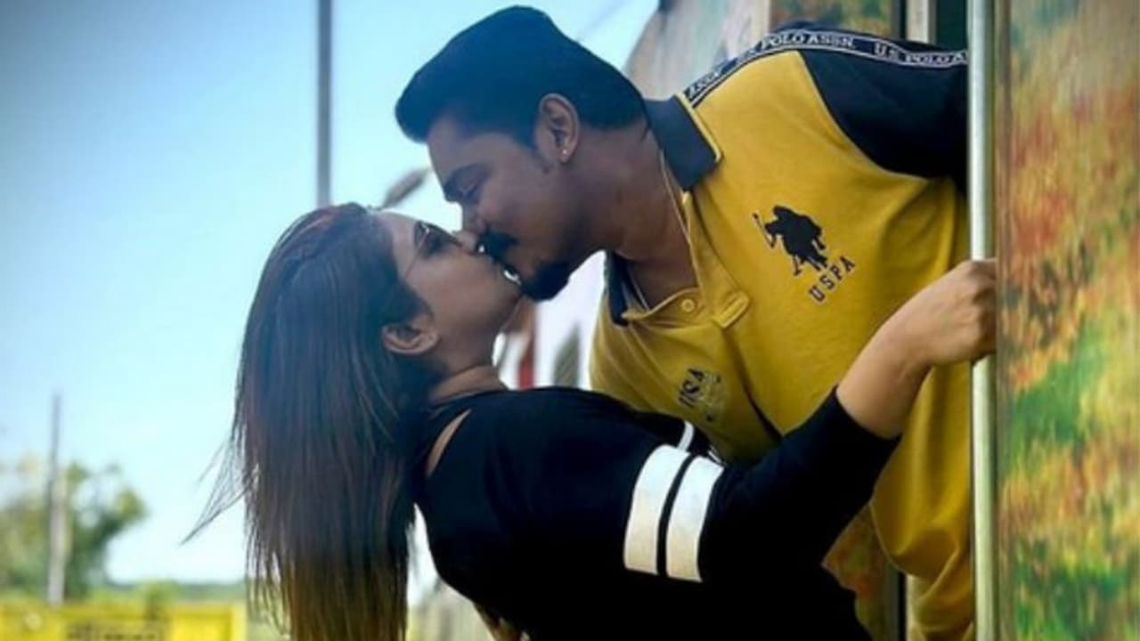 പ്രണയാര്‍ദ്രരരായി മിത്രാ കുര്യനും വില്യമും, ഫോട്ടോ ഏറ്റെടുത്ത് ആരാധകര്‍