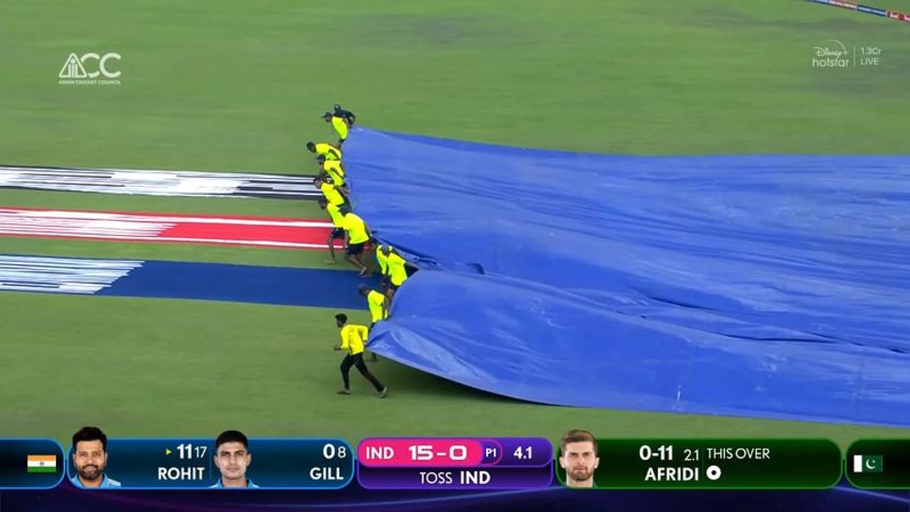 ആവേശം കെടുത്തി മഴയെത്തി, പാക് പേസർമാർക്കെതിരെ കരുതലോടെ ഇന്ത്യ, ജീവന് കിട്ടി രോഹിത് ആവേശം കെടുത്തി മഴയെത്തി, പാക് പേസർമാർക്കെതിരെ കരുതലോടെ ഇന്ത്യ, ജീവന് കിട്ടി രോഹിത്