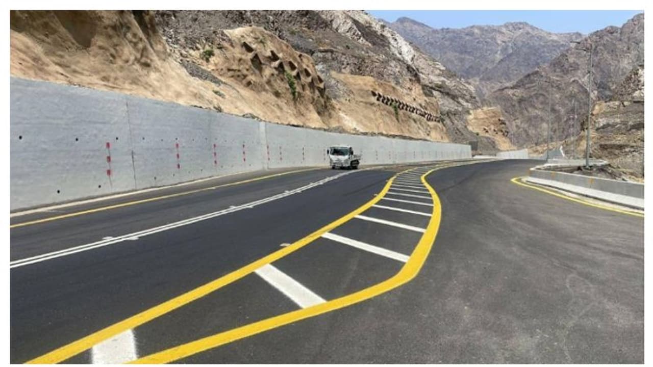 ദക്ഷിണ സൗദിയിലെ ‘ശിആർ’ ചുരത്തിൽ ഗതാഗതം ഇന്ന് പുനരാരംഭിക്കും ദക്ഷിണ സൗദിയിലെ ‘ശിആർ’ ചുരത്തിൽ ഗതാഗതം ഇന്ന് പുനരാരംഭിക്കും