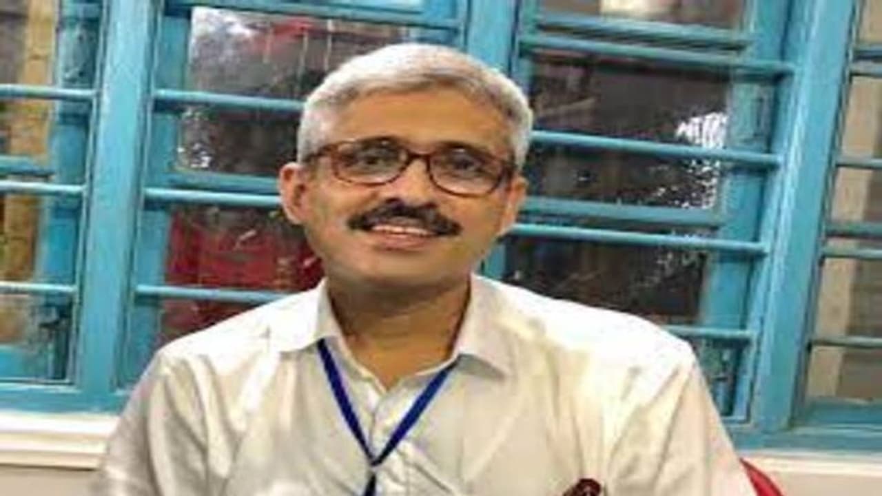 மக்களின் உயிர் காக்கும் காவலர்.."ரமோன் மகசேசே" விருது பெறும் தமிழகத்தை சேர்ந்த டாக்டர் ரவி கண்ணன்..!! மக்களின் உயிர் காக்கும் காவலர்.."ரமோன் மகசேசே" விருது பெறும் தமிழகத்தை சேர்ந்த டாக்டர் ரவி கண்ணன்..!!