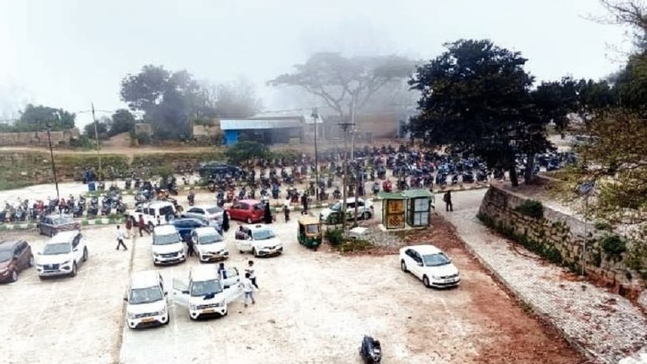 ನಂದಿ ಬೆಟ್ಟಕ್ಕೆ ಖಾಸಗಿ ವಾಹನಗಳ ನಿಷೇಧಕ್ಕೆ ಚಿಂತನೆ: ಯಾಕೆ ಗೊತ್ತಾ?