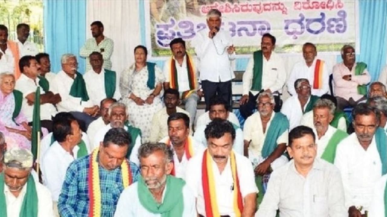 ಕಾವೇರಿ ಹೋರಾಟಕ್ಕೆ ಧುಮುಕದ ಕನ್ನಡ ಚಿತ್ರರಂಗ: ರೈತರ ಆಕ್ರೋಶ