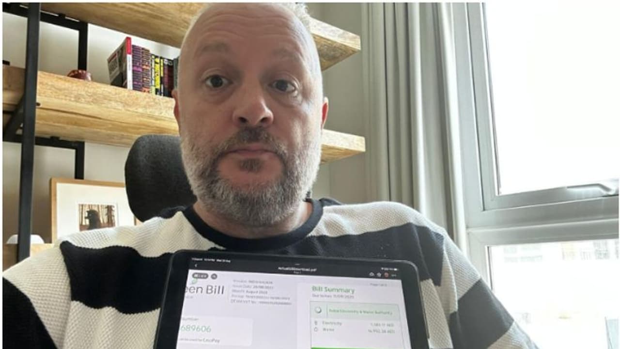 അവധി കഴിഞ്ഞെത്തിയപ്പോള് അടച്ചിട്ട വീട്ടിലെ വൈദ്യുതി, വാട്ടര് ബില്ല് ലക്ഷങ്ങള്! പരിശോധിച്ചപ്പോള് കണ്ടത്... അവധി കഴിഞ്ഞെത്തിയപ്പോള് അടച്ചിട്ട വീട്ടിലെ വൈദ്യുതി, വാട്ടര് ബില്ല് ലക്ഷങ്ങള്! പരിശോധിച്ചപ്പോള് കണ്ടത്...