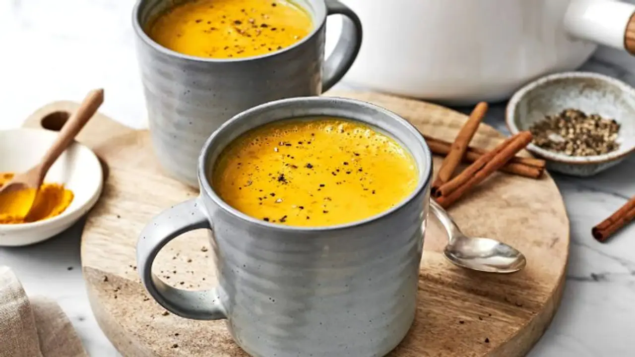 Health Tips: പാലില്‍ മഞ്ഞള്‍ ചേര്‍ത്ത് കുടിക്കൂ; അറിയാം ഗുണങ്ങള്‍... 