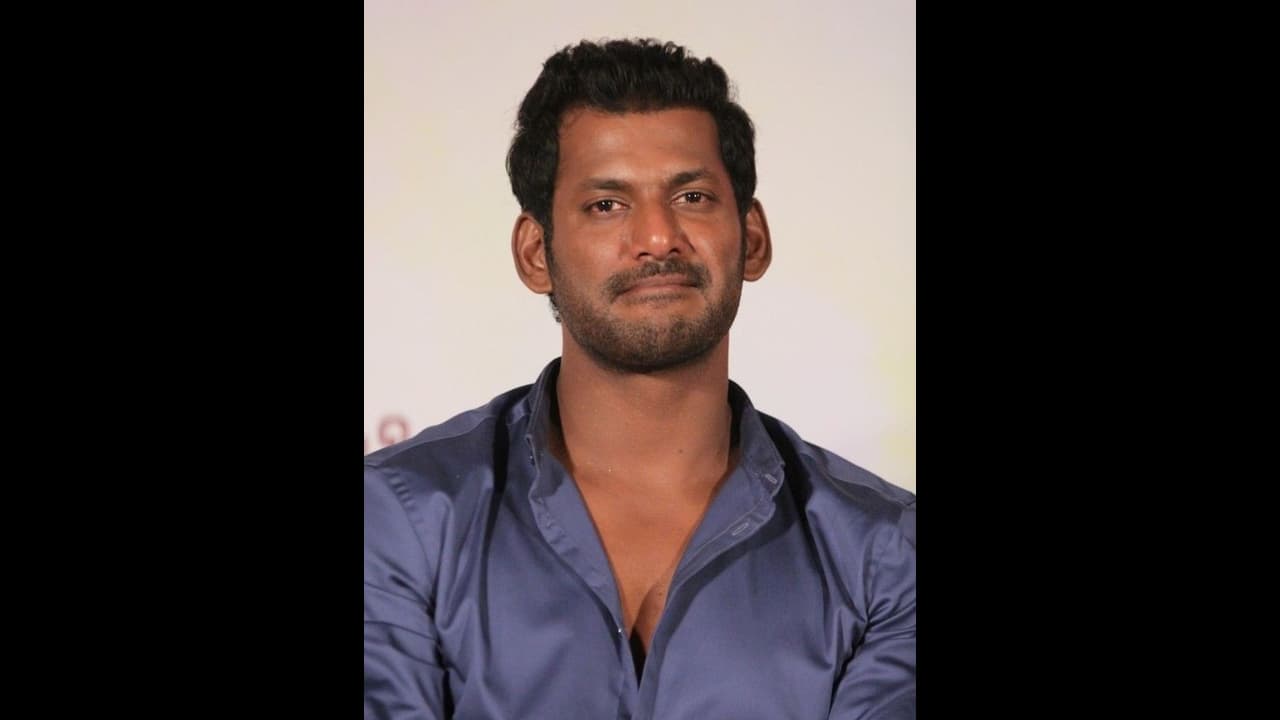 నన్ను బెదిరించేవాళ్లు.. అందుకే నిర్మాతను అయ్యాను.. హీరో విశాల్ సంచలన వ్యాఖ్యలు.. నన్ను బెదిరించేవాళ్లు.. అందుకే నిర్మాతను అయ్యాను.. హీరో విశాల్ సంచలన వ్యాఖ్యలు..