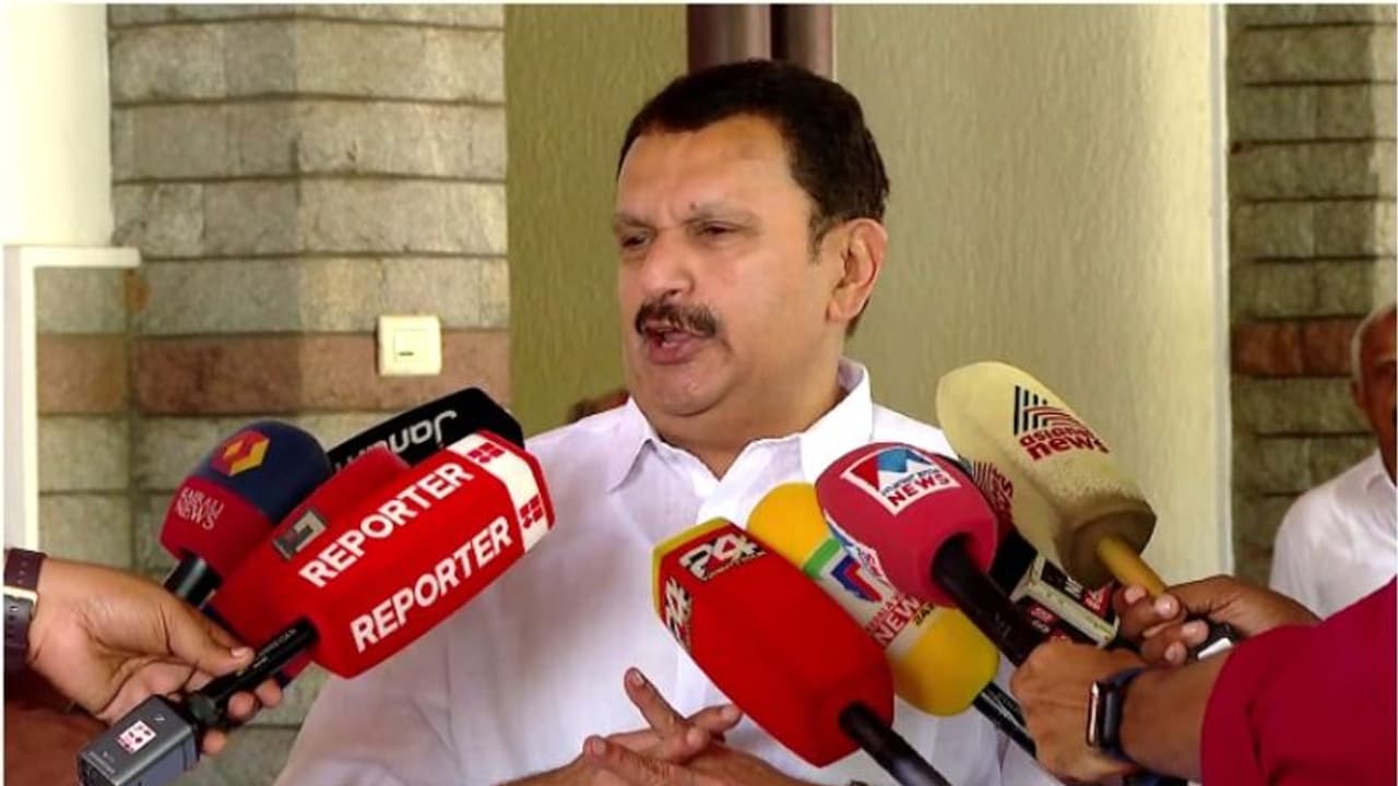 ഭൂരിപക്ഷം 25000ത്തിൽ കുറയില്ല.ഉമ്മൻചാണ്ടിയെ വേട്ടയാടിയതിന്റെചാർജ് ഷീറ്റാകും പുതുപ്പള്ളിയെന്ന് കെ.മുരളീധരന് ഭൂരിപക്ഷം 25000ത്തിൽ കുറയില്ല.ഉമ്മൻചാണ്ടിയെ വേട്ടയാടിയതിന്റെചാർജ് ഷീറ്റാകും പുതുപ്പള്ളിയെന്ന് കെ.മുരളീധരന്