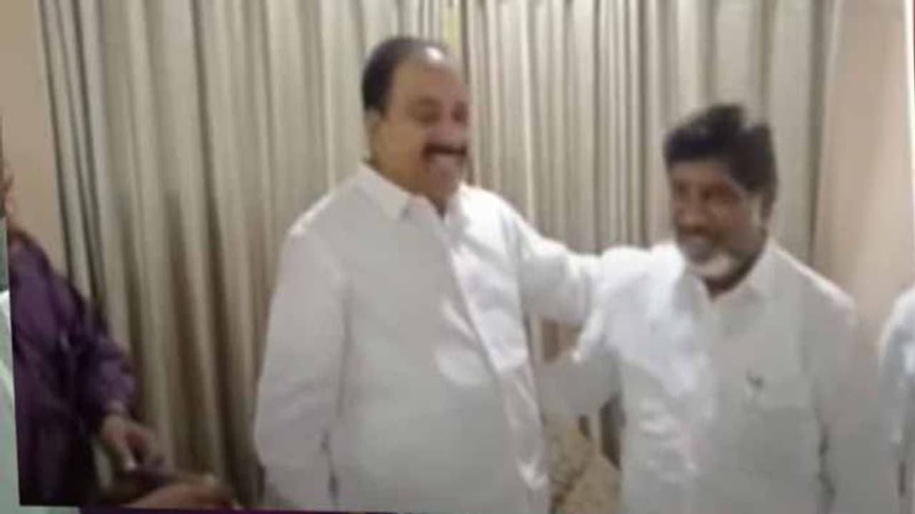 తుమ్మల నాగేశ్వరరావుతో మల్లుభట్టి విక్రమార్క భేటీ: కాంగ్రెస్‌లోకి ఆహ్వానం