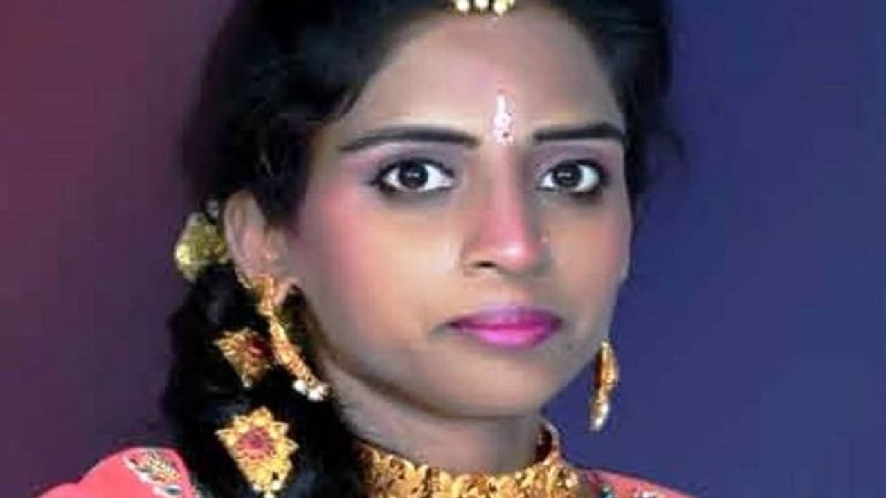 ಬೆಂಗಳೂರು: ಗಂಡನ ಮನೆಯವರ ವರದಕ್ಷಿಣೆ ಕಿರುಕುಳ, ರೈಲಿಗೆ ಸಿಕ್ಕಿ ಗೃಹಿಣಿ ಆತ್ಮಹತ್ಯೆ ಬೆಂಗಳೂರು: ಗಂಡನ ಮನೆಯವರ ವರದಕ್ಷಿಣೆ ಕಿರುಕುಳ, ರೈಲಿಗೆ ಸಿಕ್ಕಿ ಗೃಹಿಣಿ ಆತ್ಮಹತ್ಯೆ