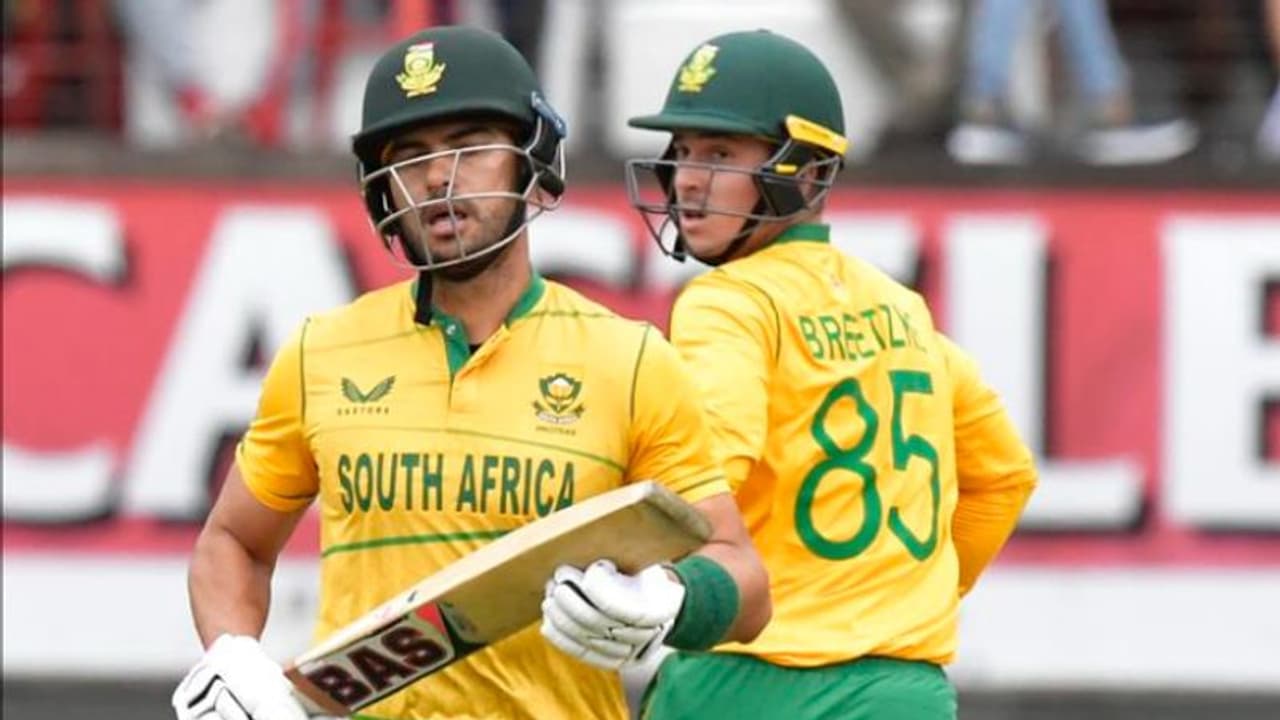 മാര്ക്രവും ഹെന്ഡ്രിക്സും തുടങ്ങി! ഫെറൈരയുടെ വെടിക്കെട്ട്; ഓസീസിനെതിരെ ദക്ഷിണാഫ്രിക്കയ്ക്ക മികച്ച സ്കോര് മാര്ക്രവും ഹെന്ഡ്രിക്സും തുടങ്ങി! ഫെറൈരയുടെ വെടിക്കെട്ട്; ഓസീസിനെതിരെ ദക്ഷിണാഫ്രിക്കയ്ക്ക മികച്ച സ്കോര്