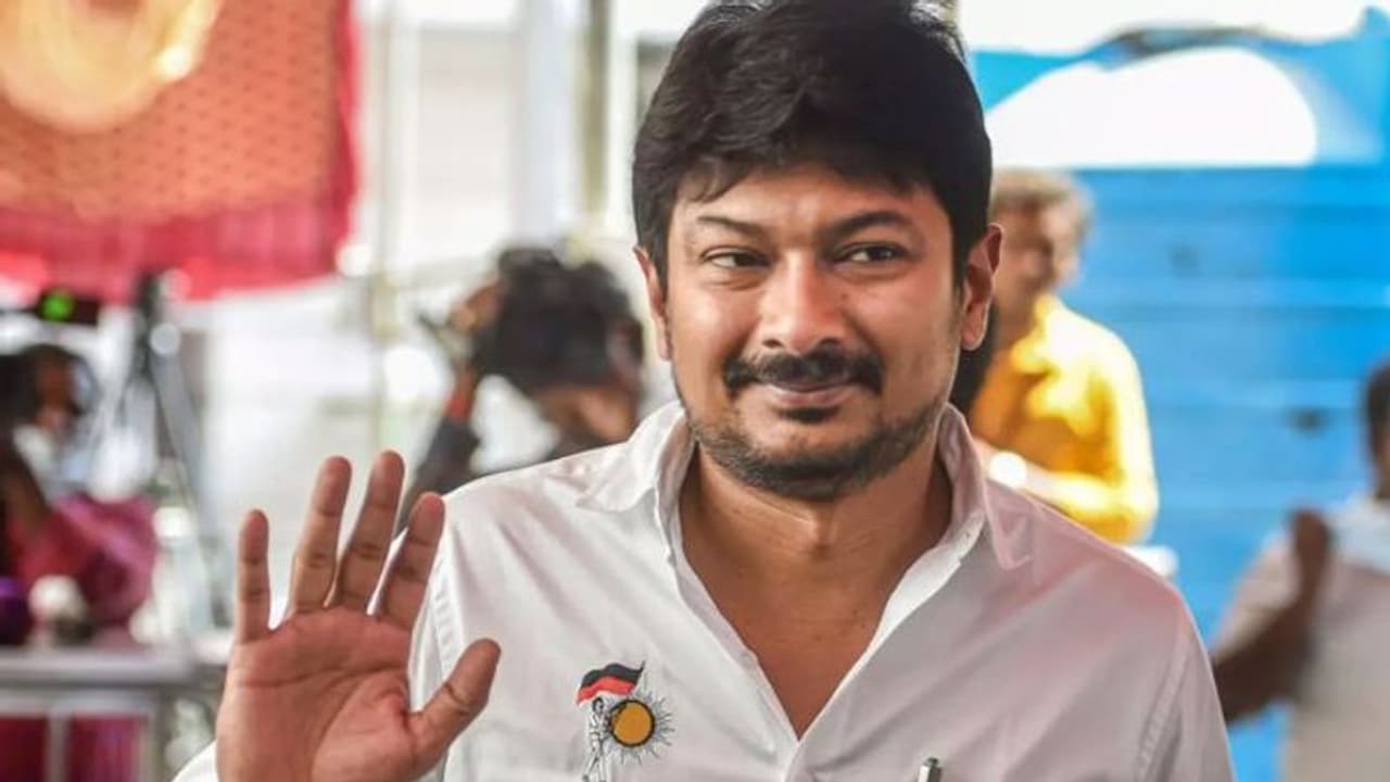 மன்னிப்பு கேள்.. போலீசில் புகார்.. 10 ஆண்டு பிளாஷ்பேக்.. சனாதனம் பற்றி உதயநிதி பேச்சுக்கு தலைவர்கள் ரியாக்சன்