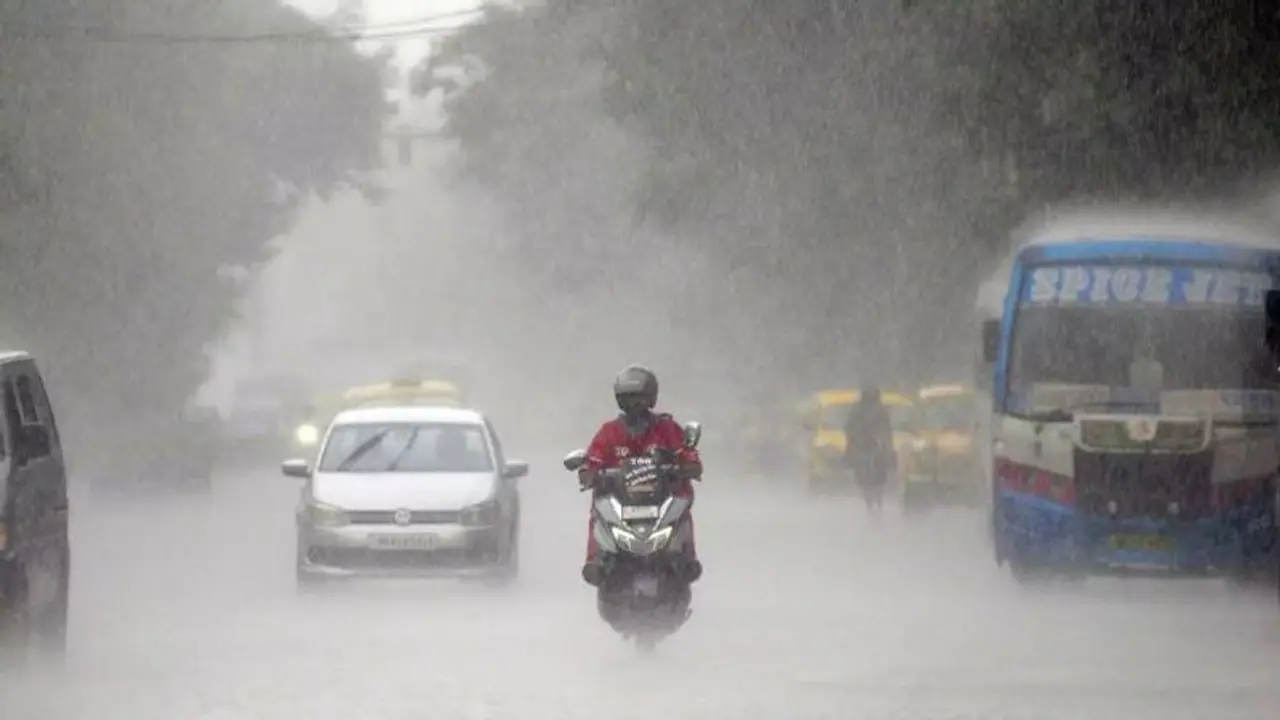 Heavy rain expected in Kerala; IMD issues orange alert in 2 districts on Tuesday Heavy rain expected in Kerala; IMD issues orange alert in 2 districts on Tuesday