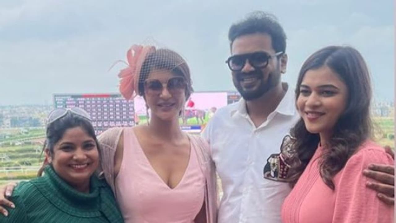 హార్స్ రేస్ క్లబ్ లో సందడి చేసిన మనోజ్ మౌనిక దంపతులు! హార్స్ రేస్ క్లబ్ లో సందడి చేసిన మనోజ్ మౌనిక దంపతులు!