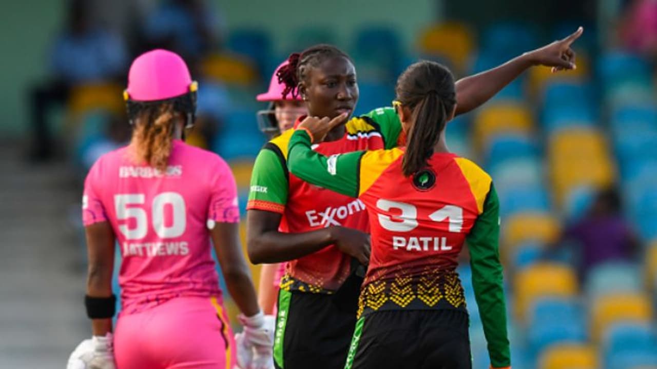 ചരിത്രം; മറ്റാരും സ്വന്തമാക്കാത്ത റെക്കോര്ഡുമായി ഇന്ത്യന് വനിതാ ക്രിക്കറ്റര് ശ്രേയങ്ക പാട്ടീല് വീഡിയോ ചരിത്രം; മറ്റാരും സ്വന്തമാക്കാത്ത റെക്കോര്ഡുമായി ഇന്ത്യന് വനിതാ ക്രിക്കറ്റര് ശ്രേയങ്ക പാട്ടീല് വീഡിയോ