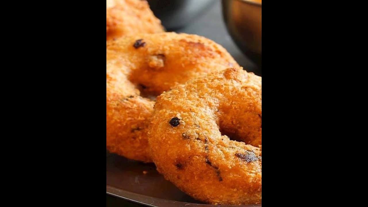 மதியம் மிச்சமான சாதம் இருக்கா?!மொறுமொறுப்பாக இப்படி வடை செஞ்சு பாருங்க.. ரெசிபி இதோ.. !