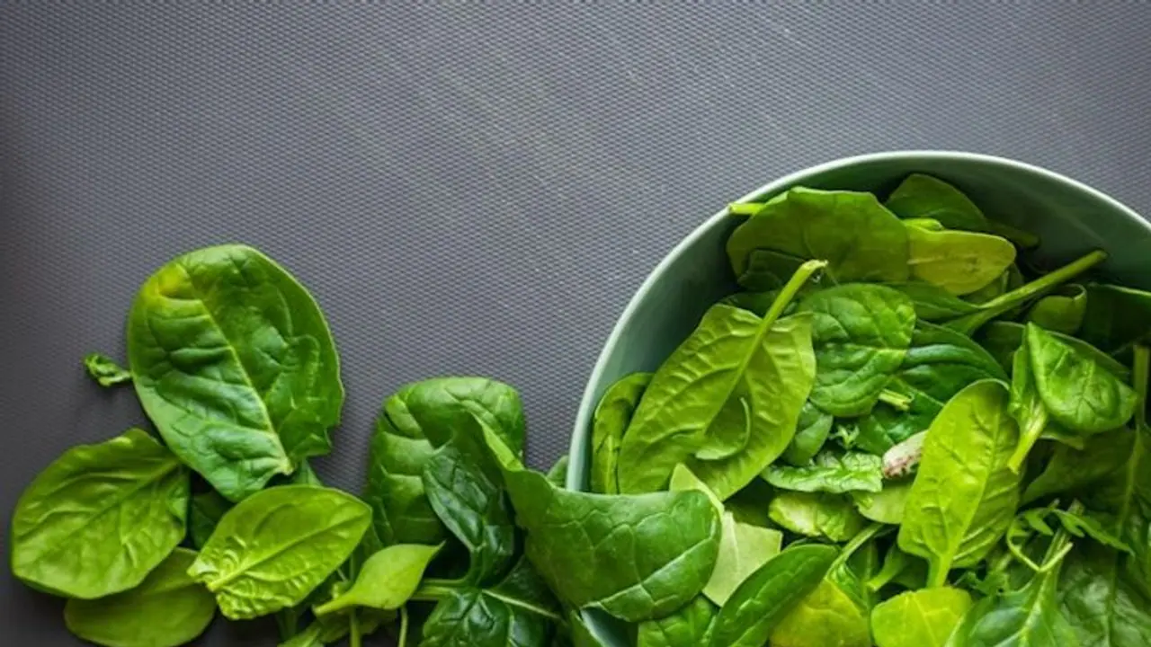 5 incredible Hair friendly foods that can aid in growth of shiny locks