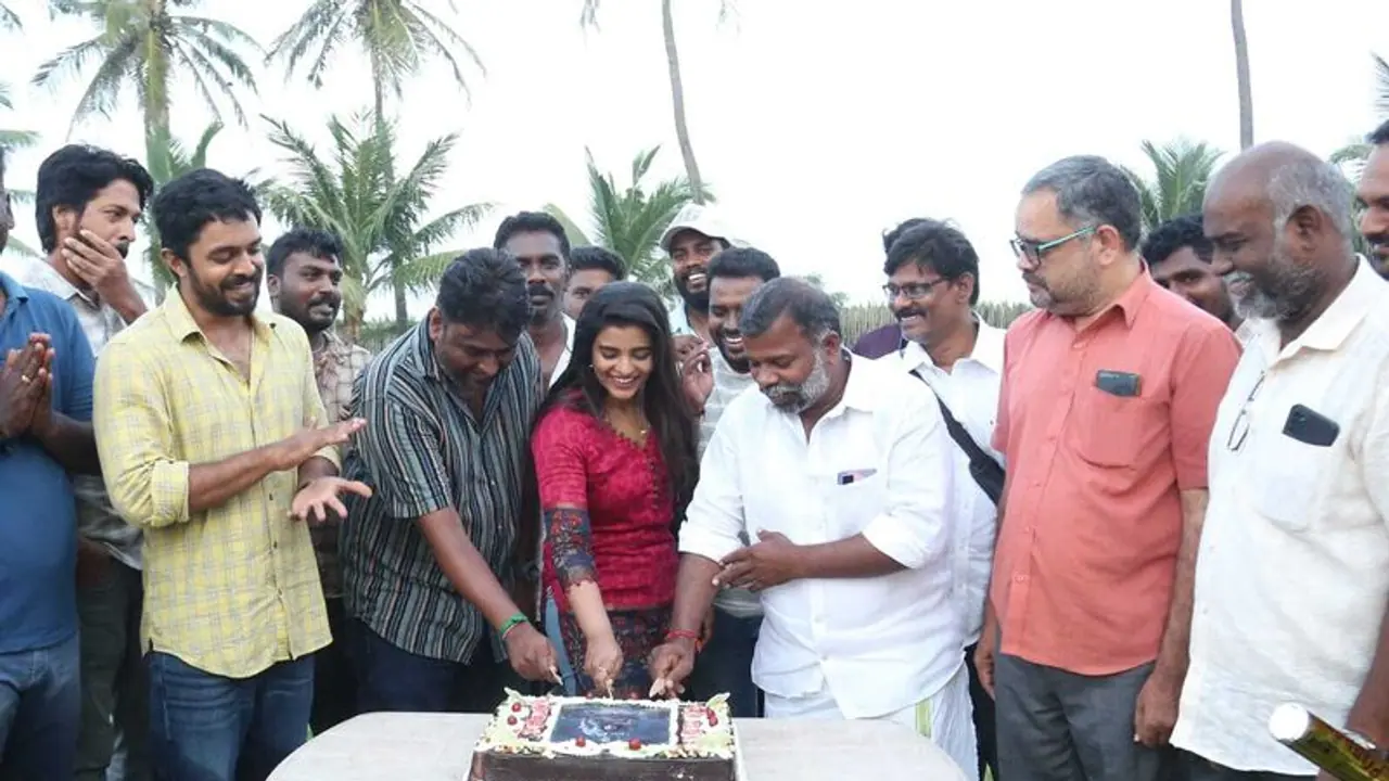 அர்ஜுன் ஐஸ்வர்யா ராஜேஷ் நடிக்கும் 'தீயவர் குலைகள் நடுங்க' படத்தின் படப்பிடிப்பு நிறைவு! அர்ஜுன் ஐஸ்வர்யா ராஜேஷ் நடிக்கும் 'தீயவர் குலைகள் நடுங்க' படத்தின் படப்பிடிப்பு நிறைவு!