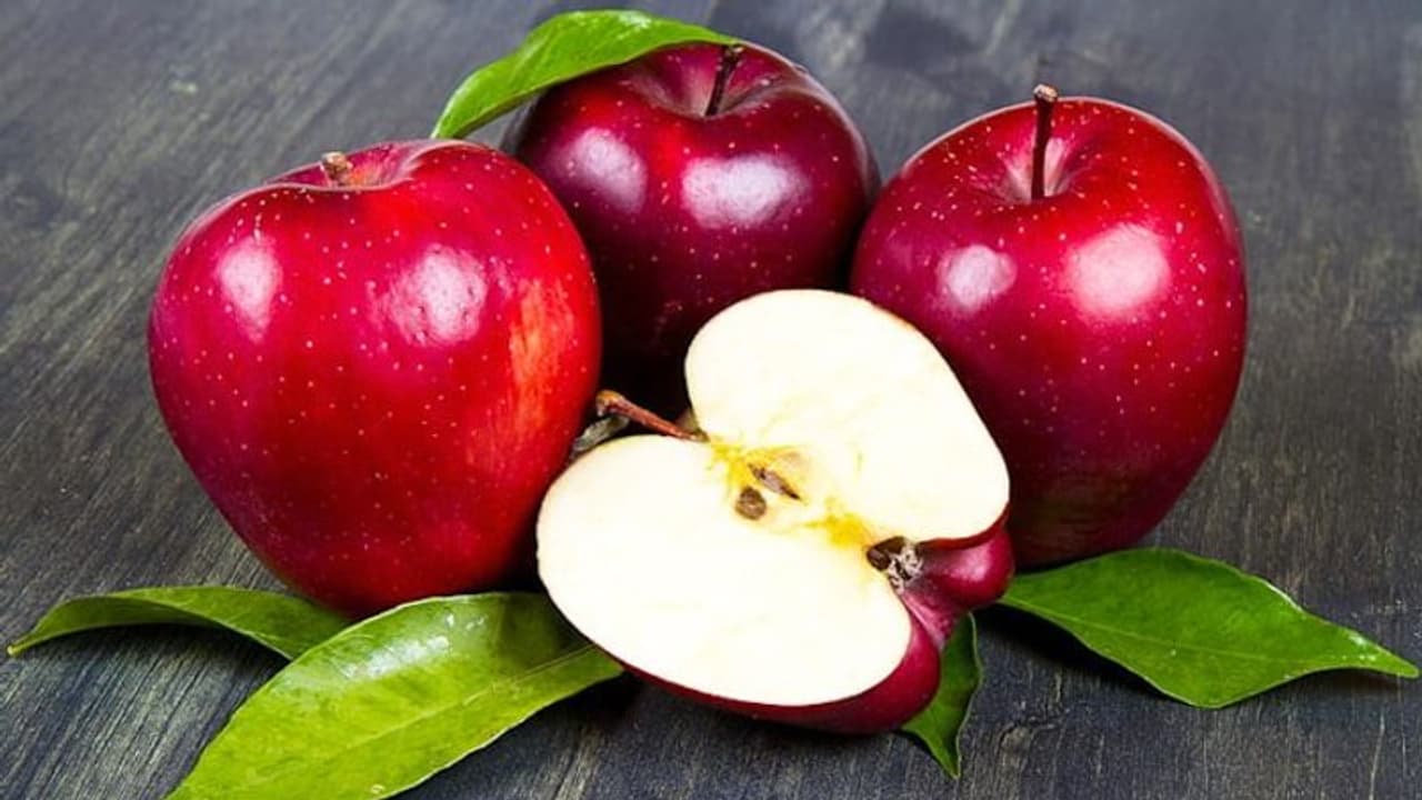 5 astonishing benefits of Juicy fruit Apples on your Skin 5 astonishing benefits of Juicy fruit Apples on your Skin