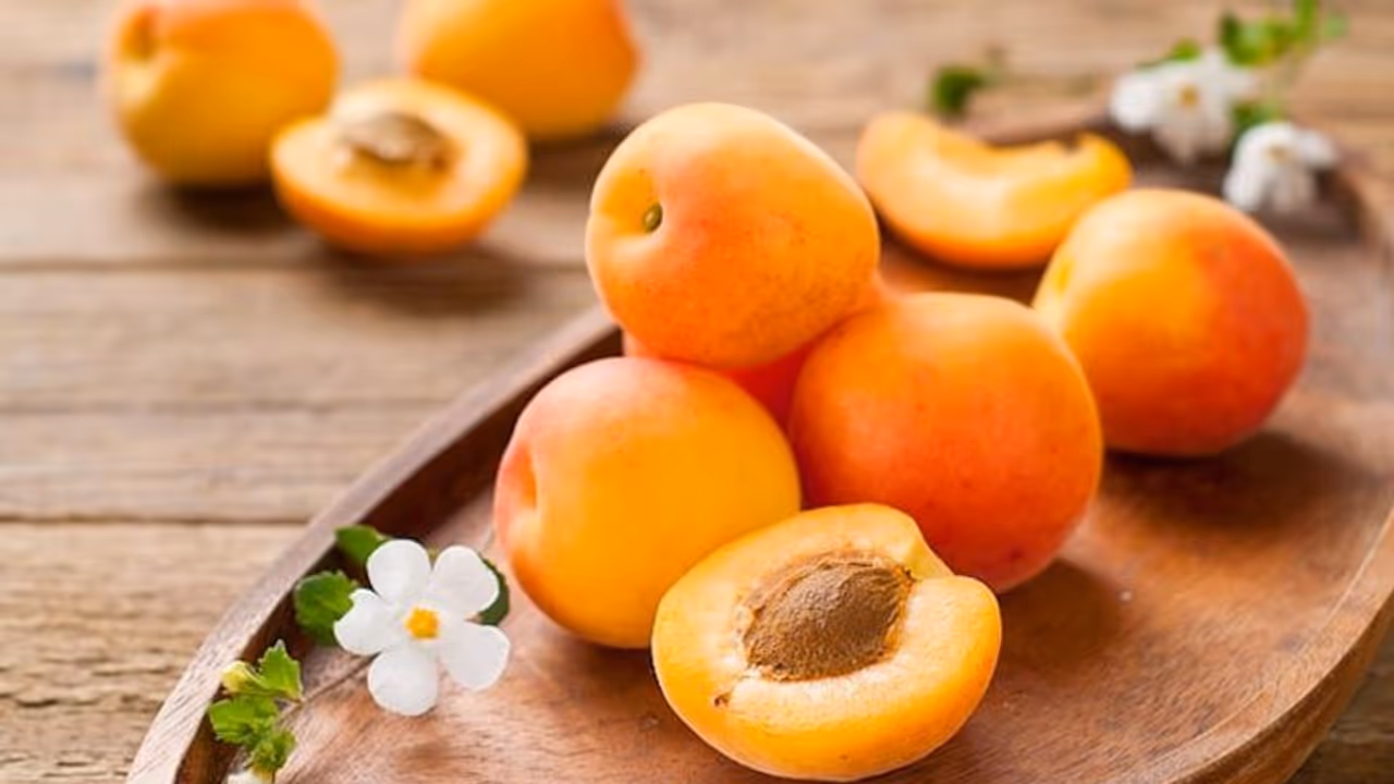 Skin Care: 5 incredible benefits of Juicy Apricots that aids in softness Skin Care: 5 incredible benefits of Juicy Apricots that aids in softness