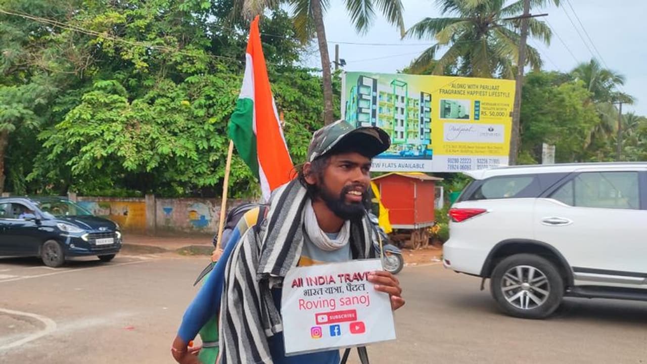 ಭಾರತದ ಧ್ವಜದೊಂದಿಗೆ ದೇಶ ಪರ್ಯಟನೆಗೆ ಹೊರಟ‌ ಉತ್ತರ ಪ್ರದೇಶದ ಯುವಕ ಸನೋಜ್!