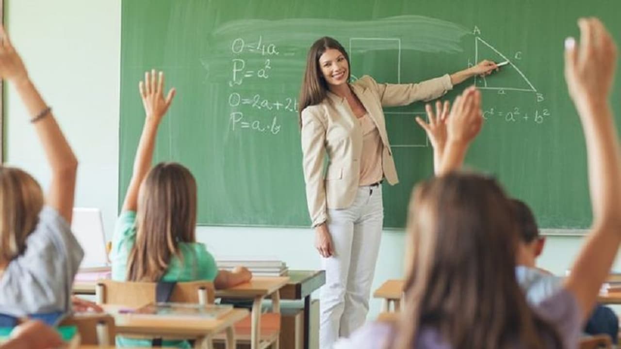 Teachers Day : ಶಿಕ್ಷಕರೆಂದು ಮರೆತು ಮಕ್ಕಳ ಜೊತೆ ಫ್ರೆಂಡ್ಸ್ನಂತೆ ಆಟವಾಡಿ! Teachers Day : ಶಿಕ್ಷಕರೆಂದು ಮರೆತು ಮಕ್ಕಳ ಜೊತೆ ಫ್ರೆಂಡ್ಸ್ನಂತೆ ಆಟವಾಡಿ!