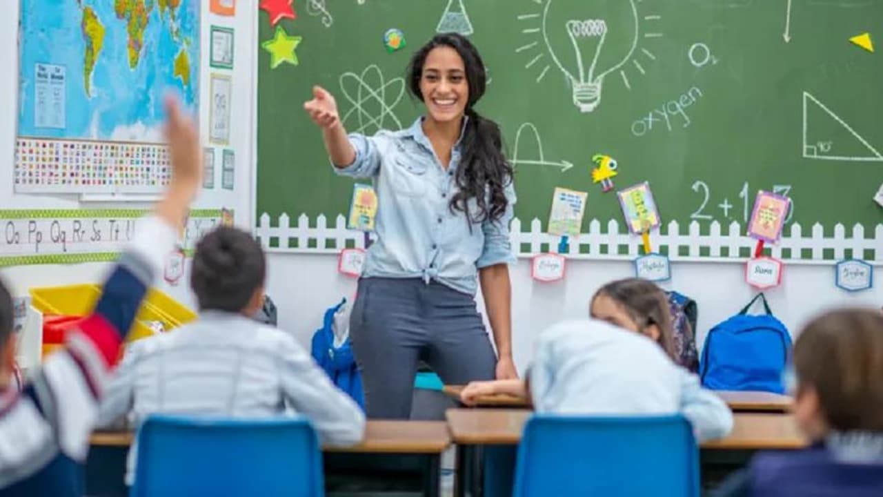 Teachers Day 2023: ಮಕ್ಕಳಿಗೆ ಶಿಕ್ಷಕರು ಜೀವನದಲ್ಲಿ ಯಾಕೆ ಮುಖ್ಯ ಗೊತ್ತಾ? Teachers Day 2023: ಮಕ್ಕಳಿಗೆ ಶಿಕ್ಷಕರು ಜೀವನದಲ್ಲಿ ಯಾಕೆ ಮುಖ್ಯ ಗೊತ್ತಾ?