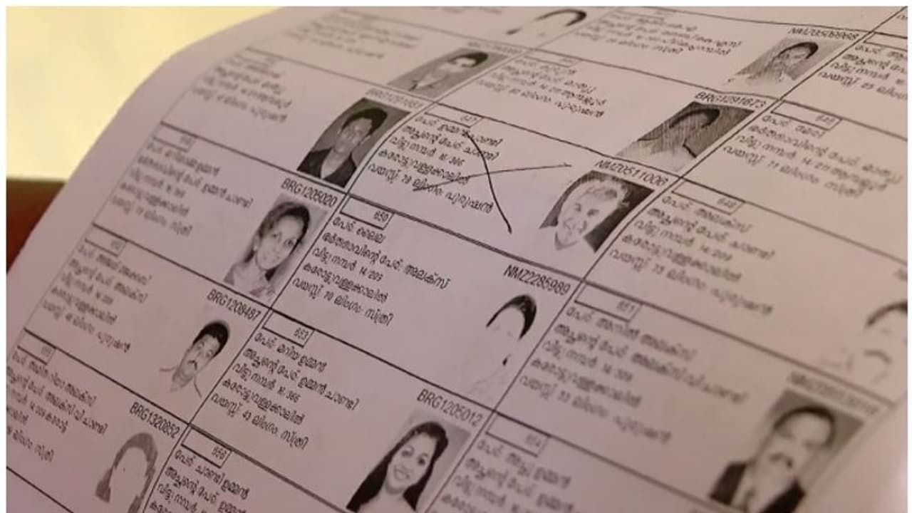 ബൂത്ത് നമ്പർ 126, ക്രമ നമ്പർ 647; വോട്ടർ പട്ടികയിൽ നീക്കം ചെയ്യാതെ ഉമ്മൻചാണ്ടിയുടെ പേര്