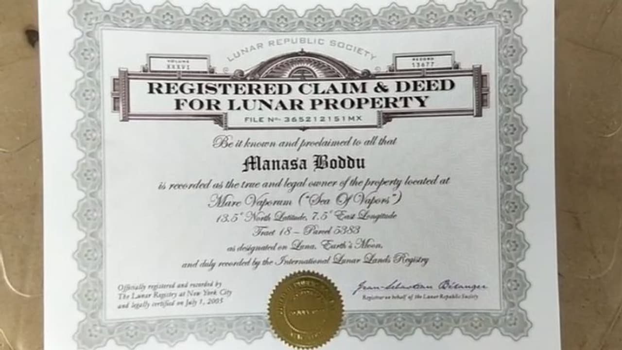 చంద్రుడిపై జోరందుకున్న రియల్ ఎస్టేట్... రెండెకరాలు కొన్న కృష్ణా వాసి, రిజస్ట్రేషన్ పత్రాలివిగో..! (వీడియో) చంద్రుడిపై జోరందుకున్న రియల్ ఎస్టేట్... రెండెకరాలు కొన్న కృష్ణా వాసి, రిజస్ట్రేషన్ పత్రాలివిగో..! (వీడియో)