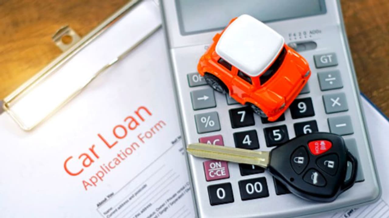 லோன் எடுத்து கார் வாங்கப் போறீங்களா? என்னென்ன செலவு இருக்குன்னு தெரிஞ்சுகிட்டு முடிவு பண்ணுங்க!