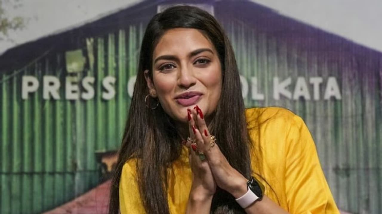 ഫ്ലാറ്റ് വാഗ്ദാനം ചെയ്ത് 429 പേരിൽ നിന്ന് പണം തട്ടിയെന്ന പരാതി; നുസ്രത്ത് ജഹാനെ ഇഡി ചോദ്യംചെയ്യും ഫ്ലാറ്റ് വാഗ്ദാനം ചെയ്ത് 429 പേരിൽ നിന്ന് പണം തട്ടിയെന്ന പരാതി; നുസ്രത്ത് ജഹാനെ ഇഡി ചോദ്യംചെയ്യും