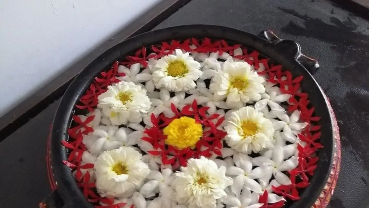 உருளியில் தண்ணீர் வைக்கும் போது இதையும் சேர்த்தால்.. வீட்டில் பணமழை கொட்டும்.. உருளியில் தண்ணீர் வைக்கும் போது இதையும் சேர்த்தால்.. வீட்டில் பணமழை கொட்டும்..