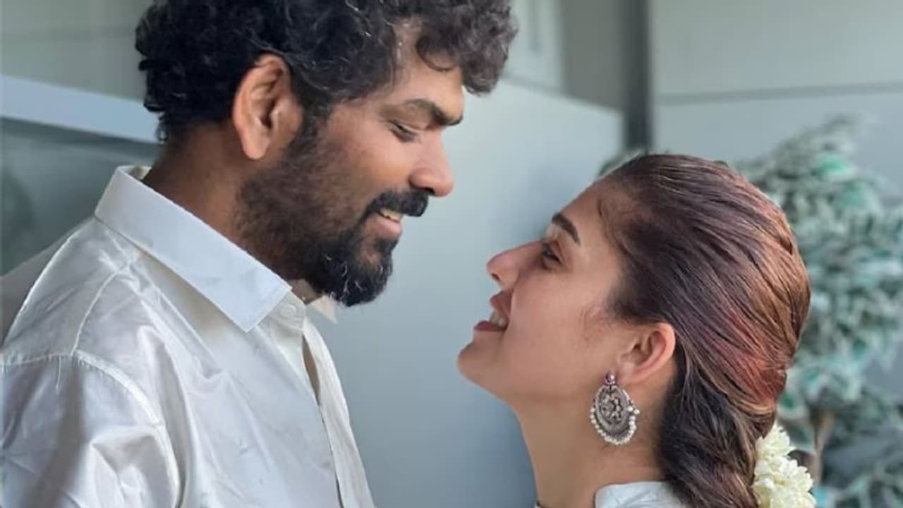 നയൻതാരയുമായുള്ള ചാറ്റ്, നാണത്തോടെ മുഖം മറച്ച് വിഘ്‍നേശ് ശിവൻ