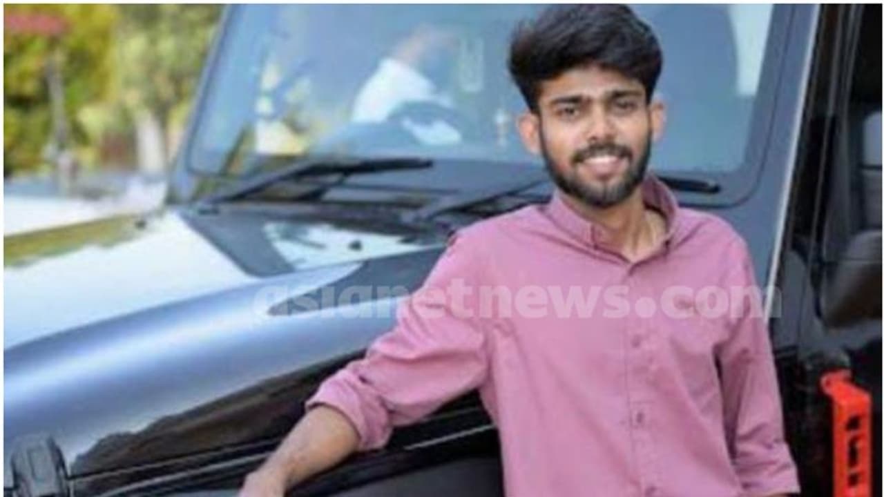 കൊച്ചിയിൽ യുവാവ് പെൺകുട്ടിയെ വെട്ടിപ്പരിക്കേൽപ്പിച്ചു, വീട്ടിലെത്തി ജീവനൊടുക്കി 