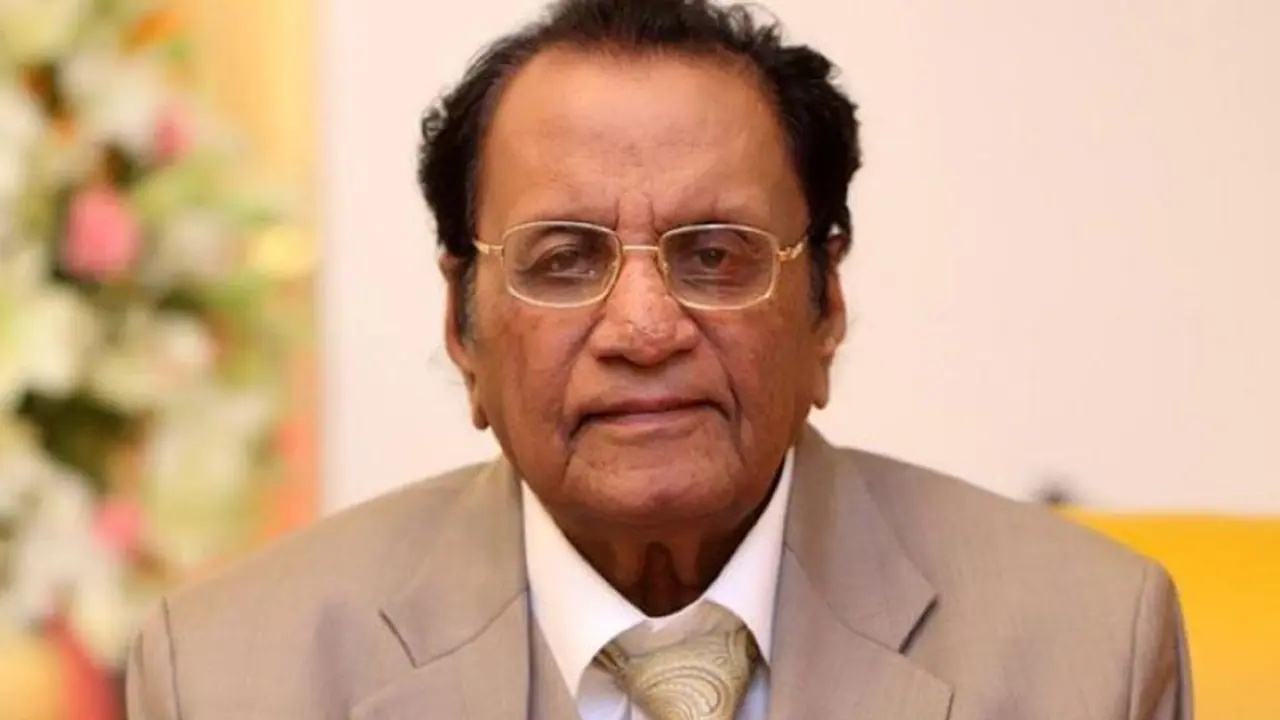LIC agent, who established his business at 60, is India’s oldest billionaire today LIC agent, who established his business at 60, is India’s oldest billionaire today