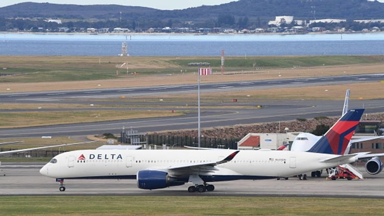 ഭക്ഷ്യവിഷബാധ; യാത്രക്കാരന് കടുത്ത വയറിളക്കം അനുഭവപ്പെട്ടതിനെ തുടര്‍ന്ന് യുഎസ് വിമാനം തിരിച്ചിറക്കി! 