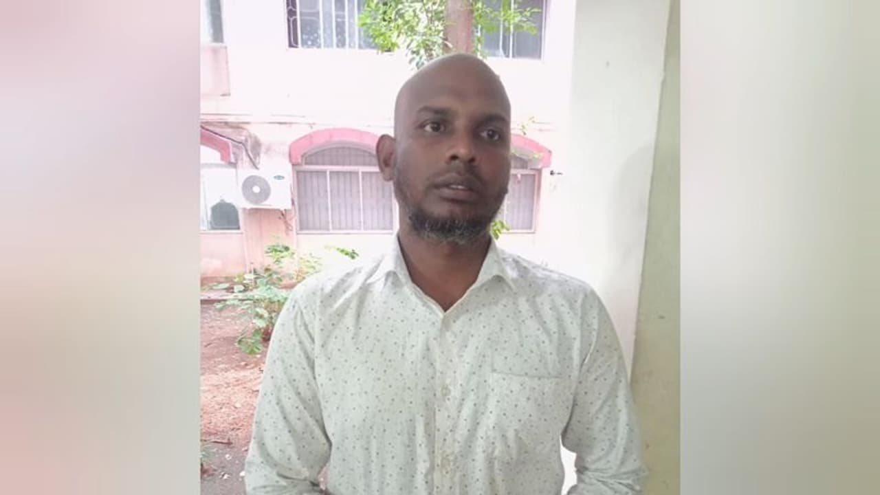 காதலியின் திருமணத்தை நிறுத்தை காதலியின் தந்தையை கத்தியால் குத்திய காதலன்