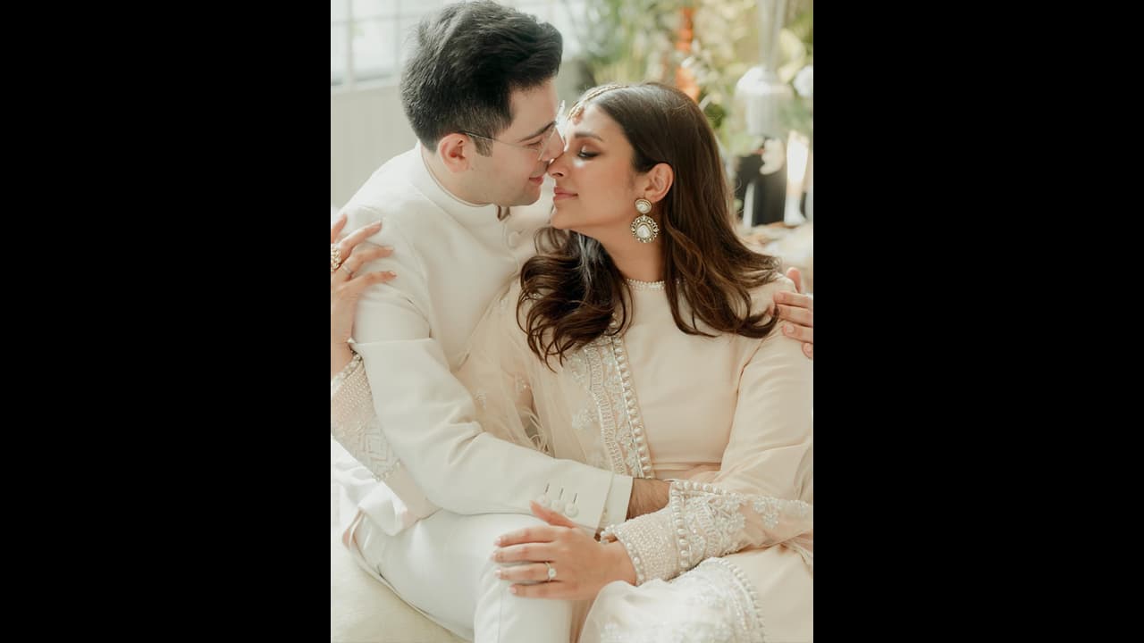 ಸರೋವರದ ಮೇಲಿನ ಐಷಾರಾಮಿ ಹೋಟೆಲ್ನಲ್ಲಿ ನಟಿ ಪರಿಣಿತಿ ರಾಘವ್ ಮದ್ವೆಗೆ ಡೇಟ್ ಫಿಕ್ಸ್ ಸರೋವರದ ಮೇಲಿನ ಐಷಾರಾಮಿ ಹೋಟೆಲ್ನಲ್ಲಿ ನಟಿ ಪರಿಣಿತಿ ರಾಘವ್ ಮದ್ವೆಗೆ ಡೇಟ್ ಫಿಕ್ಸ್