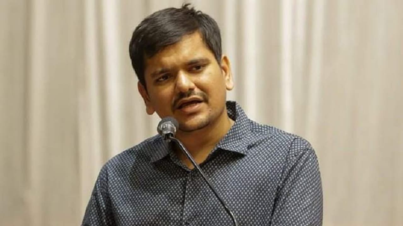 ಬಕೆಟ್ ಹಿಡಿದು ಟಿಕೆಟ್ ಪಡೆದ BLAvaraGombe: ಶೆಟ್ಟರ್ ಪುತ್ರನಿಂದಲೂ ಬಿಜೆಪಿ ವಿರುದ್ಧ ವಾಗ್ದಾಳಿ! ಬಕೆಟ್ ಹಿಡಿದು ಟಿಕೆಟ್ ಪಡೆದ BLAvaraGombe: ಶೆಟ್ಟರ್ ಪುತ್ರನಿಂದಲೂ ಬಿಜೆಪಿ ವಿರುದ್ಧ ವಾಗ್ದಾಳಿ!