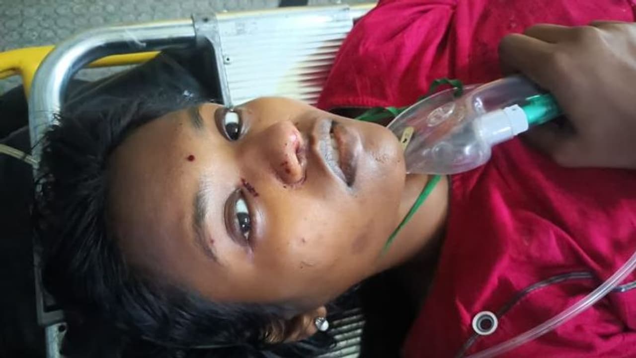 టీచర్స్ డే తర్వాతిరోజే ఘోరం... రైలు కిందపడి రెండు ముక్కలైన ఉపాధ్యాయురాలి శరీరం టీచర్స్ డే తర్వాతిరోజే ఘోరం... రైలు కిందపడి రెండు ముక్కలైన ఉపాధ్యాయురాలి శరీరం