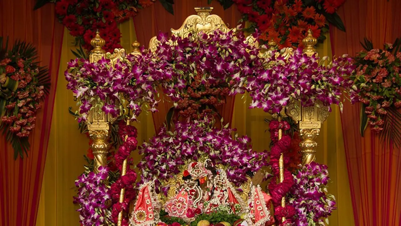 ISKCON : இஸ்கான் புஷ்ப அபிஷேக விழா எப்போது..? தேதி, நேரம் குறித்த தகவல்கள் இதோ!