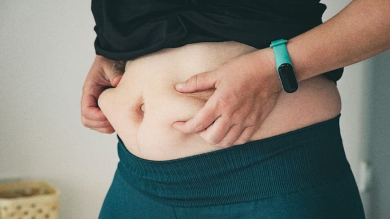 വയറിലെ കൊഴുപ്പിനെ പുറംതള്ളാന്‍ രാത്രി കുടിക്കാം ഈ പാനീയങ്ങള്‍... 