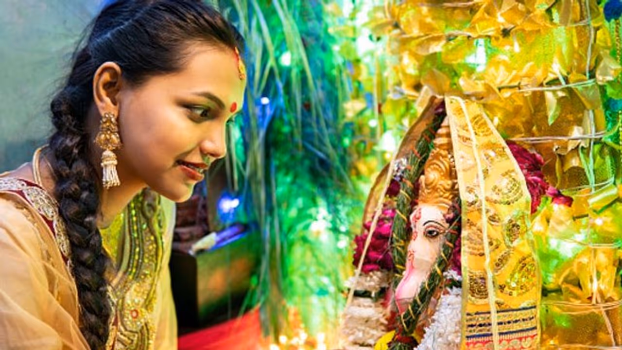 Traditional vs. Modern: Choosing the perfect theme for your Ganesh Chaturthi 2023 celebration