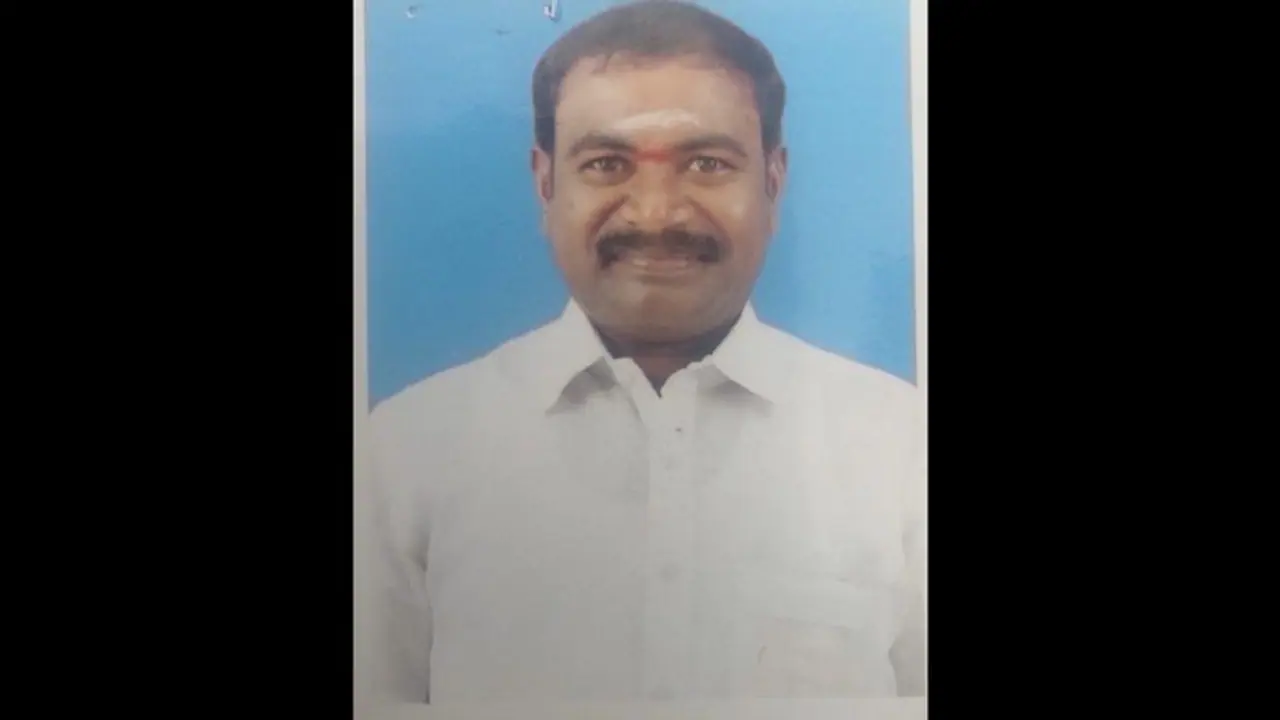 காங்கிரஸ் பிரமுகர் உருட்டு கட்டையால் அடித்துக் கொலை; சொத்து தகராறில் தாய், சகோதரர் வெறிசெயல் காங்கிரஸ் பிரமுகர் உருட்டு கட்டையால் அடித்துக் கொலை; சொத்து தகராறில் தாய், சகோதரர் வெறிசெயல்