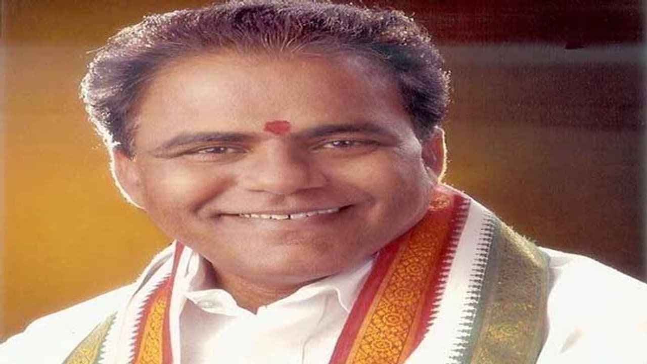 అనుచరులతో భేటీ:బీఆర్ఎస్కు షాకివ్వనున్న ఆరేపల్లి మోహన్ అనుచరులతో భేటీ:బీఆర్ఎస్కు షాకివ్వనున్న ఆరేపల్లి మోహన్