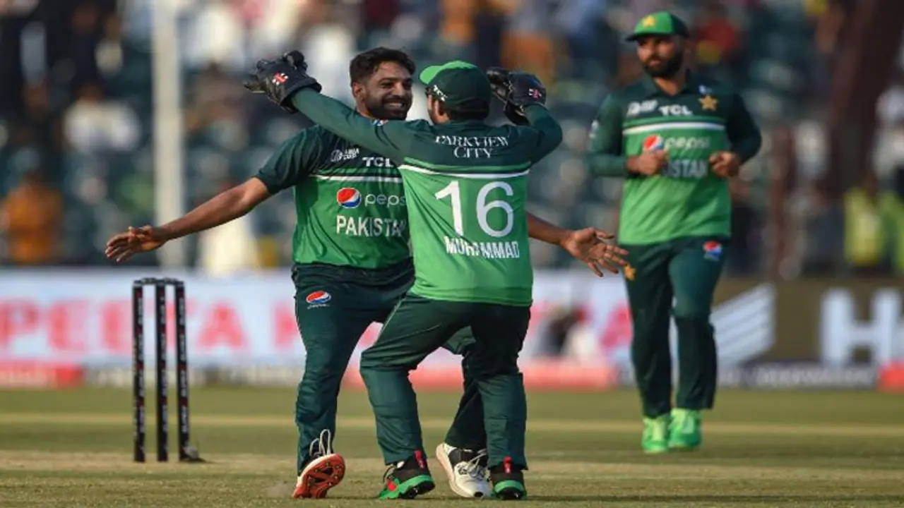 Pakistan vs Bangladesh: வங்கதேசத்திற்கு பயத்தை காட்டிய பாகிஸ்தான் ஹீரோஸ்: 193 ரன்களுக்கு ஆல் அவுட்! Pakistan vs Bangladesh: வங்கதேசத்திற்கு பயத்தை காட்டிய பாகிஸ்தான் ஹீரோஸ்: 193 ரன்களுக்கு ஆல் அவுட்!